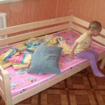 Детская кровать из массива дерева