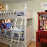 Преимущества и недостатки двухъярусных кроватей для детей