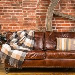 Как почистить кожаный диван: выбираем правильное моющее средство