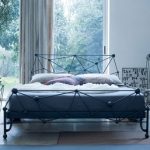 Кованые кровати в современном интерьере