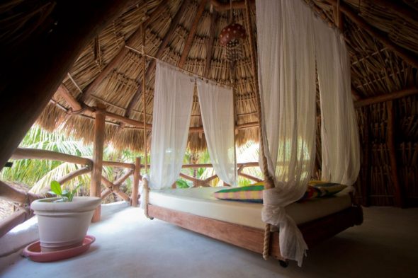 Подвесная кровать, сделанная своими руками, — это райское место для отдыха в вашей квартире!