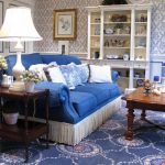 Синий диван в интерьере: какие стили подходят?